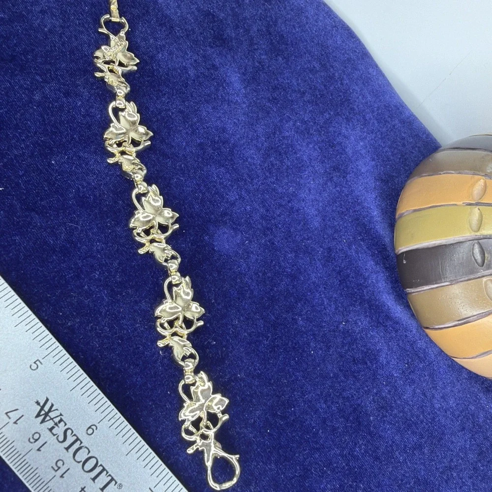Sarah Coventry Signed Grape Leaf Hinged Gold Two Tone Vintage Bracelet 7